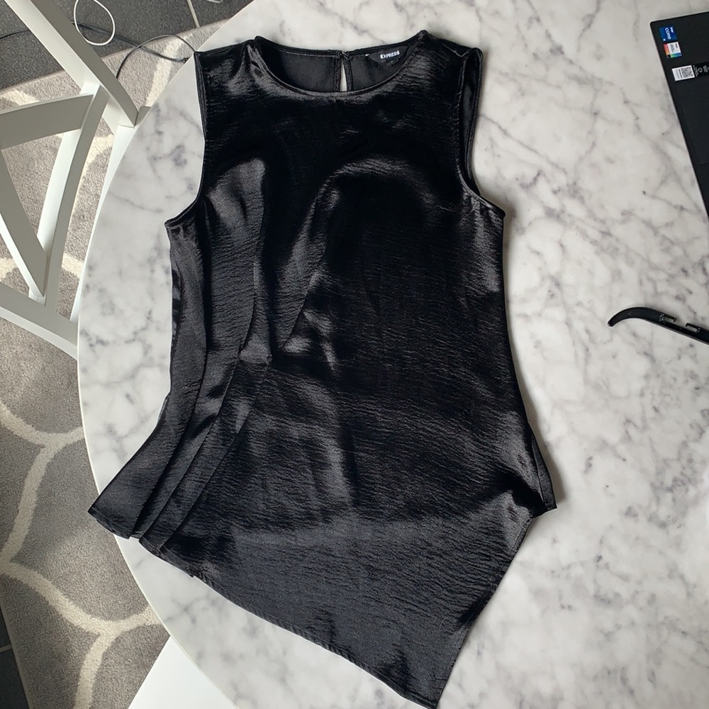 🆕 NWT Express Black Sheer Asymmetrical Hem Tank Top. Womens Size Small.